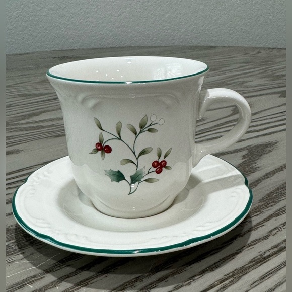 Pfaltzgraff Winterberry 10oz Coffee Cup with Flat Saucer Set of 8 - Picture 2 of 7